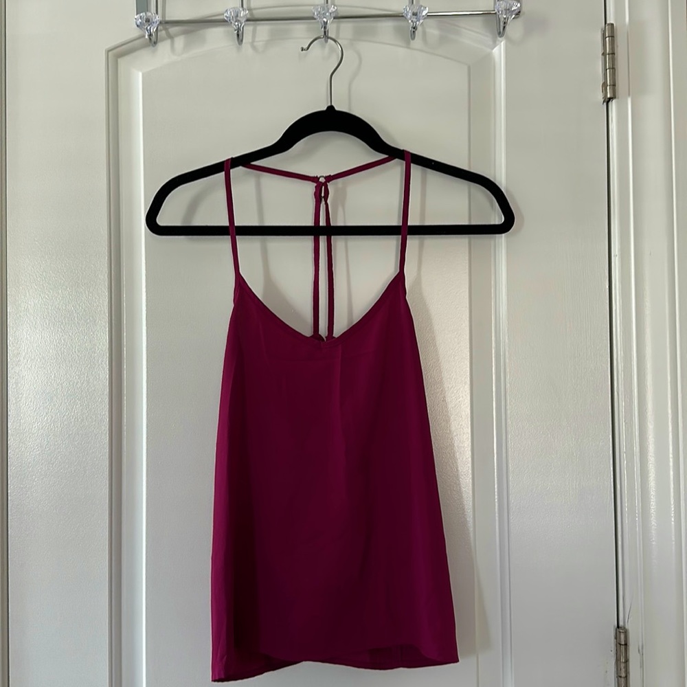 Hollister Women’s crisscross spaghetti strap tank top blouse in Magenta, Size XS